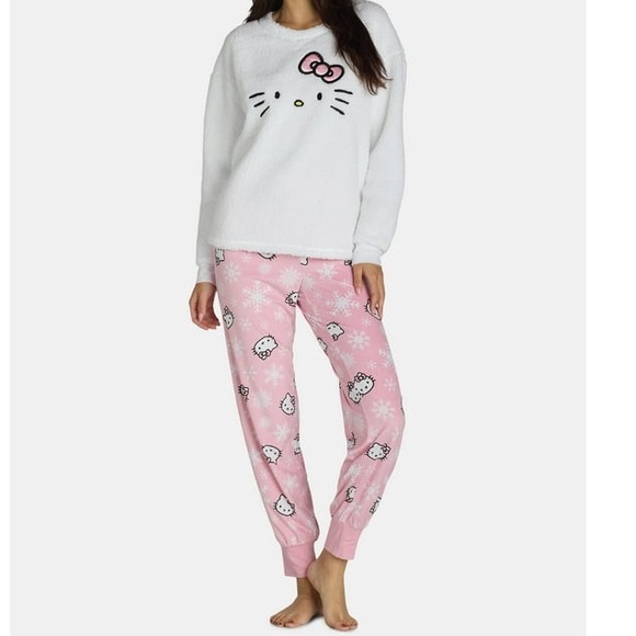 Hello Kitty Women's Plush Pajama Set, 2-Piece - Picture 3 of 4